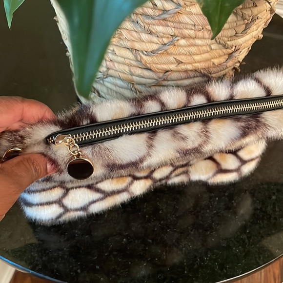 Fur wristlets Purse. - Picture 3 of 9